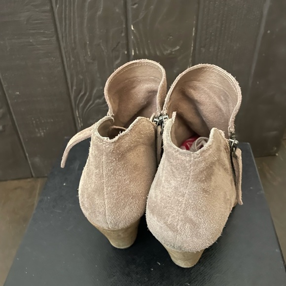 DOLCE VITA Size 11 Lanie Suede Taupe double zipper booties block heel - Picture 4 of 8